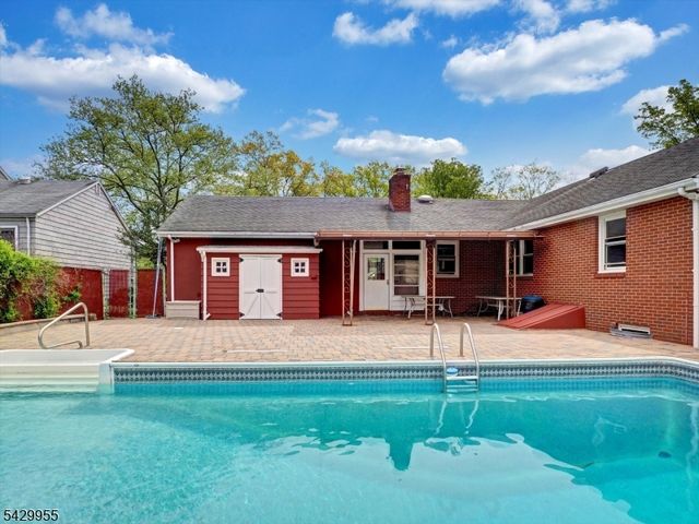 857 Grove St, Rahway City, NJ 07065