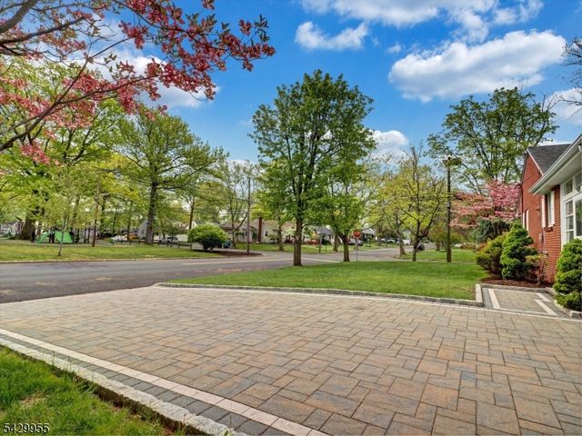 857 Grove St, Rahway City, NJ 07065