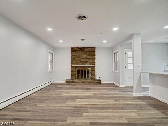 857 Grove St, Rahway City, NJ 07065
