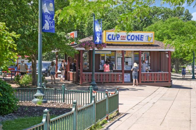 3708 Rolling View Drive, White Bear Lake, MN 55110