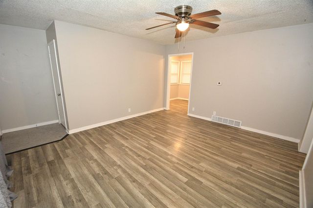 2128 W Haskell St, Wichita, KS 67213