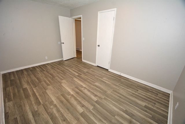 2128 W Haskell St, Wichita, KS 67213