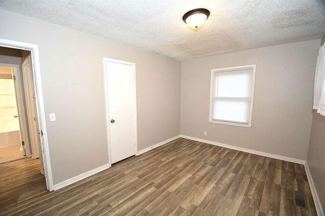 2128 W Haskell St, Wichita, KS 67213