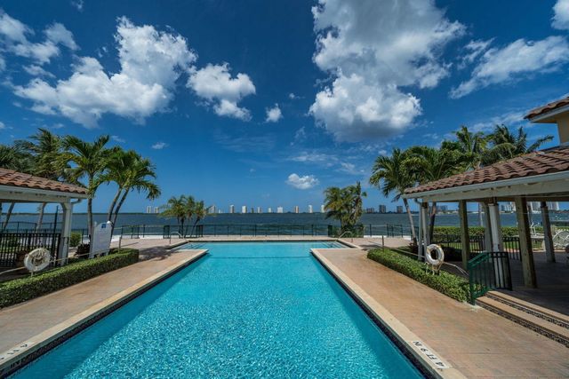1035 LAKE SHORE Drive 103, Lake Park, FL 33403