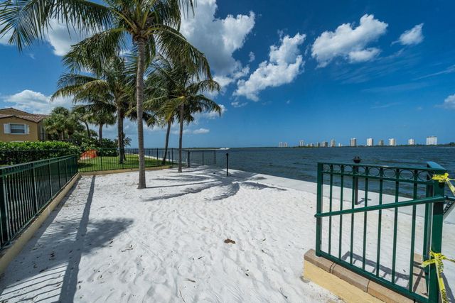 1035 LAKE SHORE Drive 103, Lake Park, FL 33403