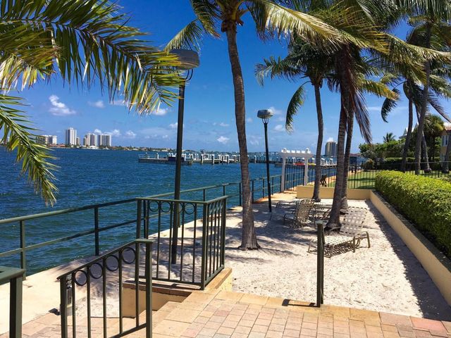 1035 LAKE SHORE Drive 103, Lake Park, FL 33403