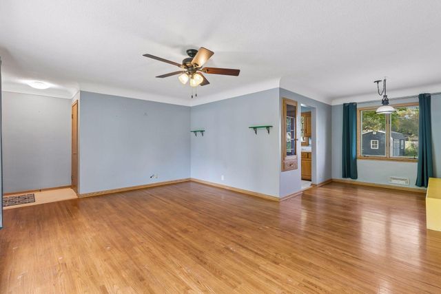 21 70th Way NE, Fridley, MN 55432