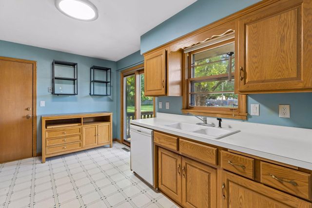 21 70th Way NE, Fridley, MN 55432