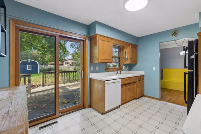 21 70th Way NE, Fridley, MN 55432