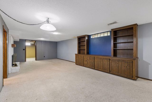 21 70th Way NE, Fridley, MN 55432