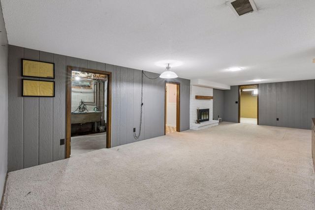 21 70th Way NE, Fridley, MN 55432