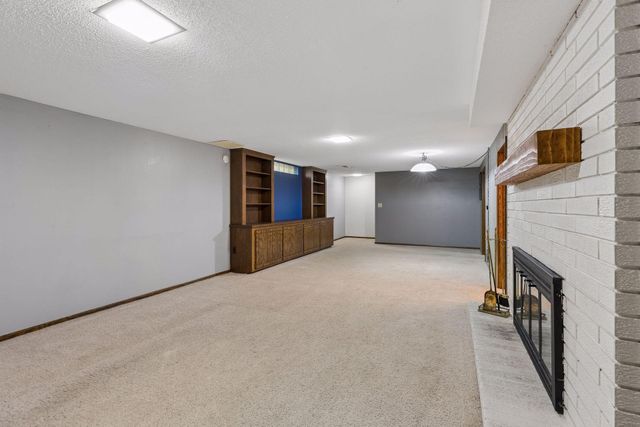 21 70th Way NE, Fridley, MN 55432
