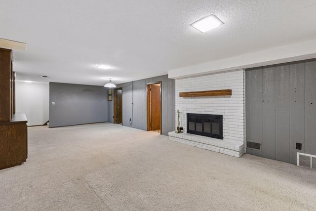 21 70th Way NE, Fridley, MN 55432