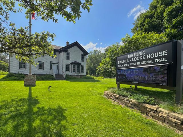 21 70th Way NE, Fridley, MN 55432