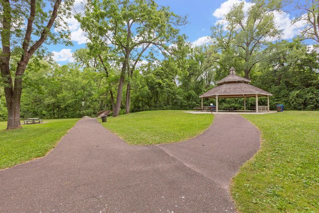 21 70th Way NE, Fridley, MN 55432