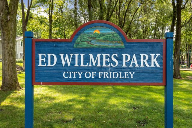 21 70th Way NE, Fridley, MN 55432