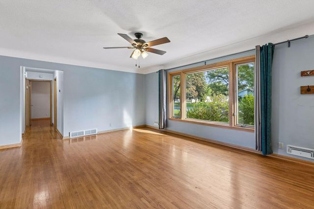 21 70th Way NE, Fridley, MN 55432
