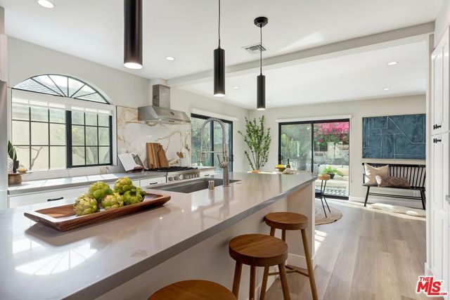 10701 Hepburn Circle, Culver City, CA 90232