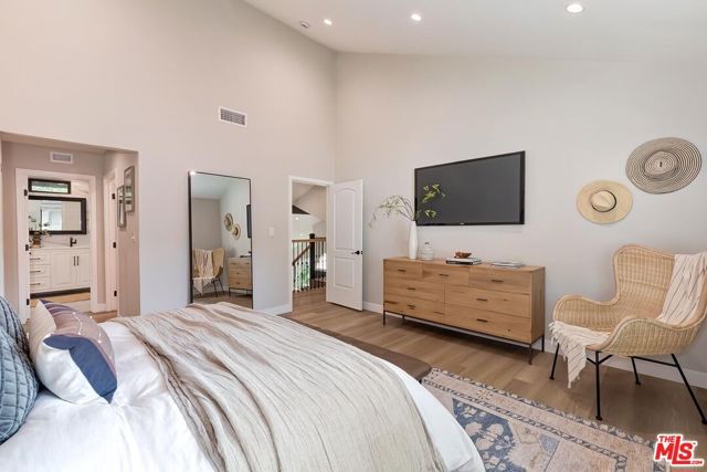 10701 Hepburn Circle, Culver City, CA 90232