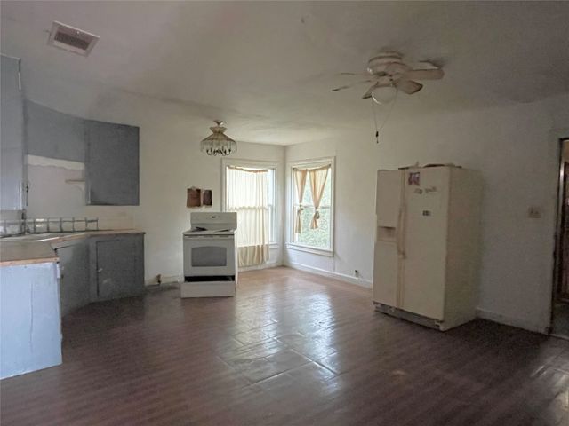 802 Gardner Drive, Palestine, TX 75803
