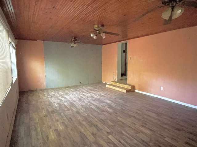 802 Gardner Drive, Palestine, TX 75803