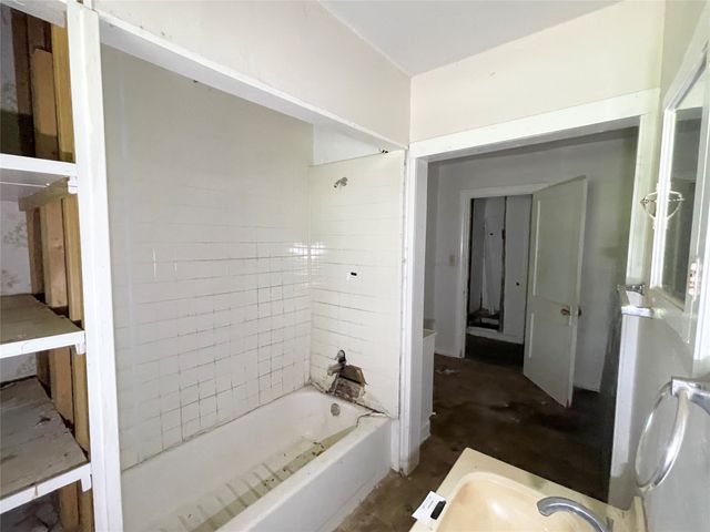 802 Gardner Drive, Palestine, TX 75803