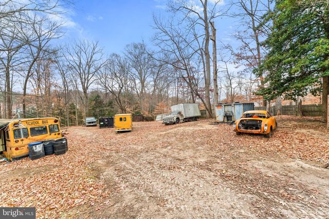 8906 HOOES RD, Lorton, VA 22079