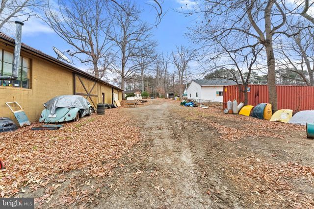 8906 HOOES RD, Lorton, VA 22079