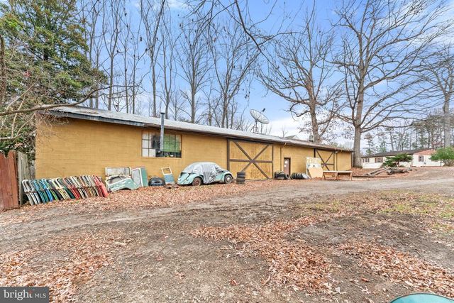 8906 HOOES RD, Lorton, VA 22079