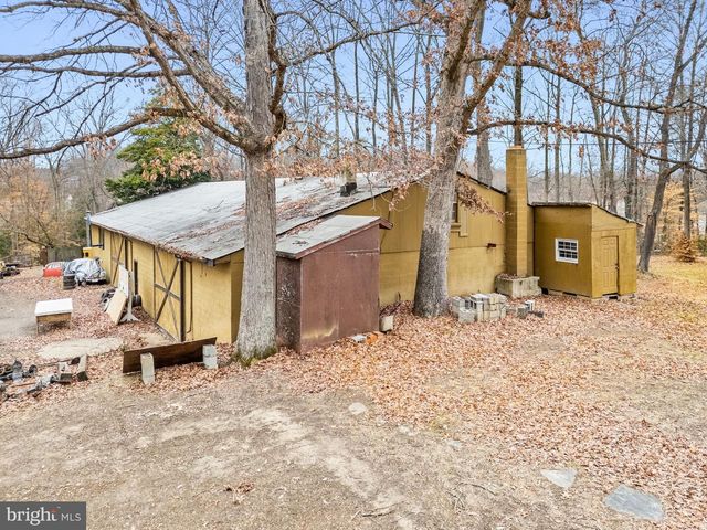 8906 HOOES RD, Lorton, VA 22079