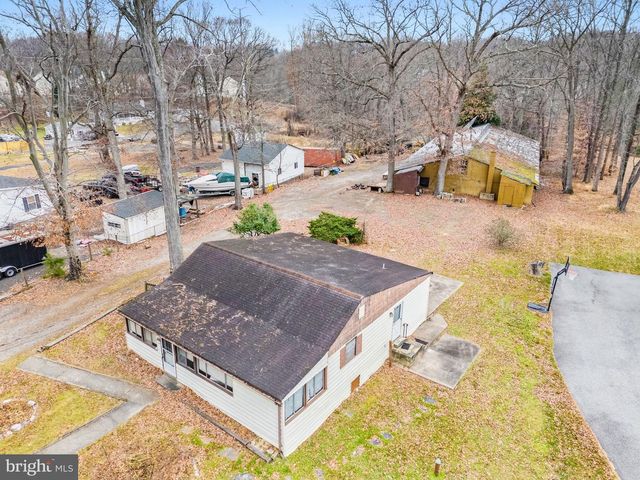 8906 HOOES RD, Lorton, VA 22079