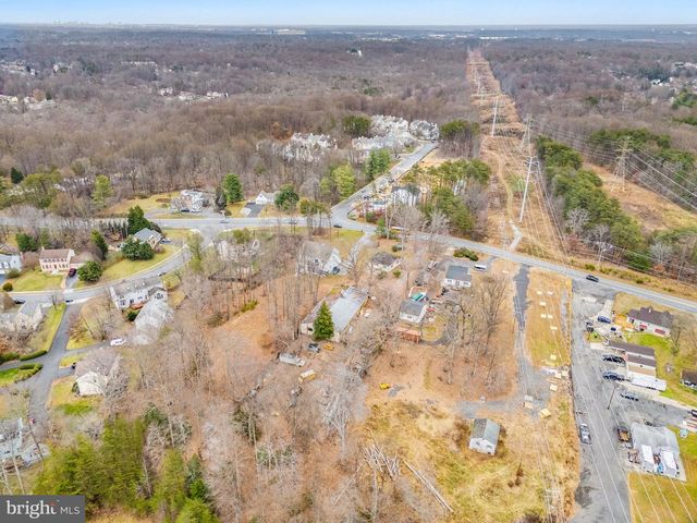 8906 HOOES RD, Lorton, VA 22079