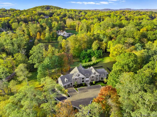 2 Barry Court, Bedford, NY 10536