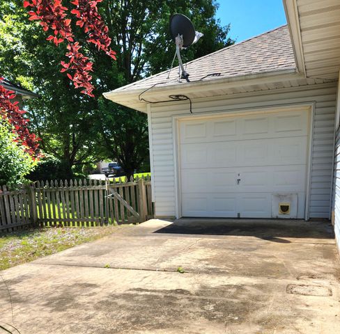 1603 E Bingham Street, Ozark, MO 65721