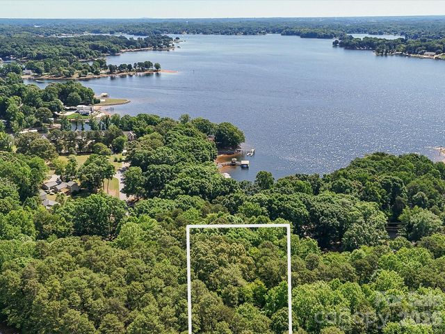 8793 Peninsula Drive, Terrell, NC 28682