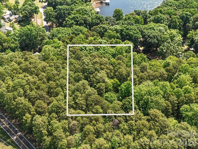 8793 Peninsula Drive, Terrell, NC 28682