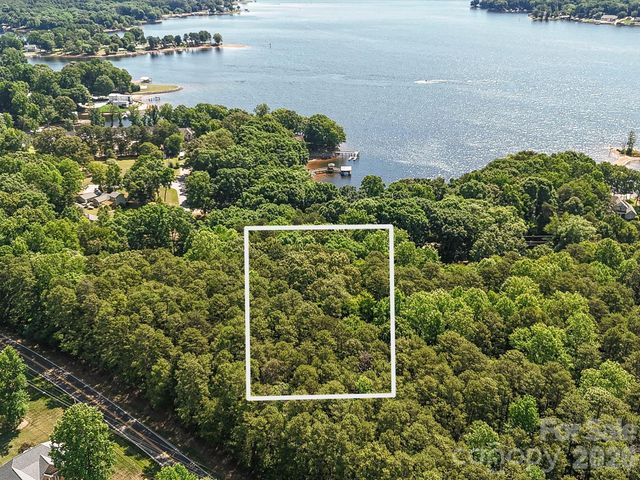 8793 Peninsula Drive, Terrell, NC 28682