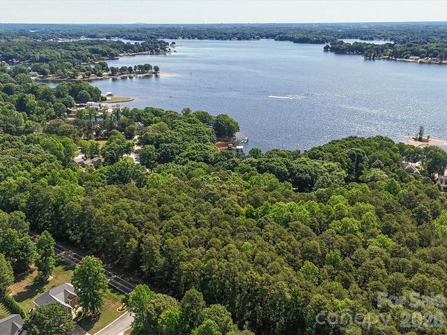 8793 Peninsula Drive, Terrell, NC 28682