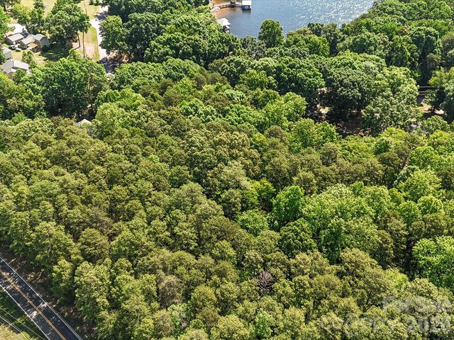 8793 Peninsula Drive, Terrell, NC 28682