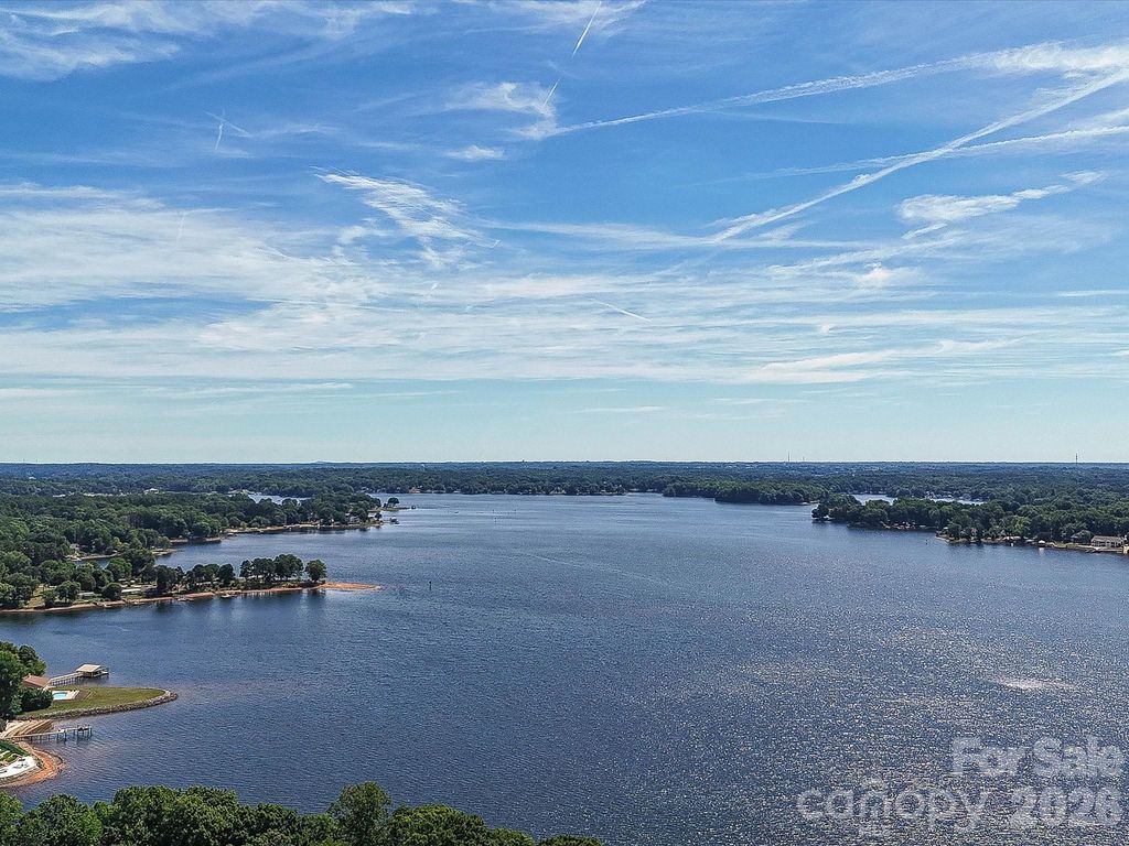 8793 Peninsula Drive, Terrell, NC 28682