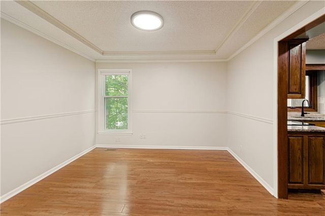 13723 W 75th Place, Lenexa, KS 66216