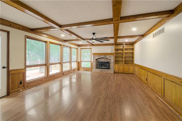 13723 W 75th Place, Lenexa, KS 66216