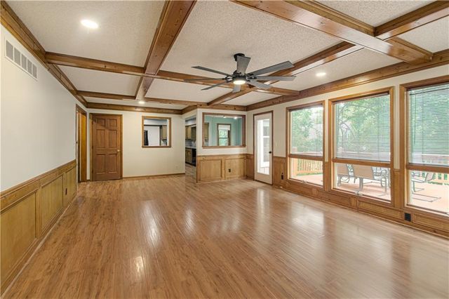 13723 W 75th Place, Lenexa, KS 66216