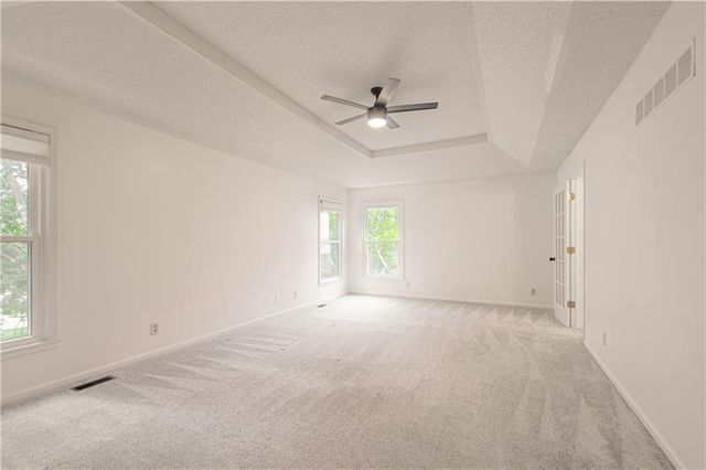 13723 W 75th Place, Lenexa, KS 66216
