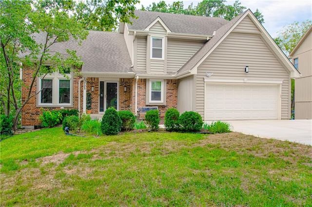 13723 W 75th Place, Lenexa, KS 66216