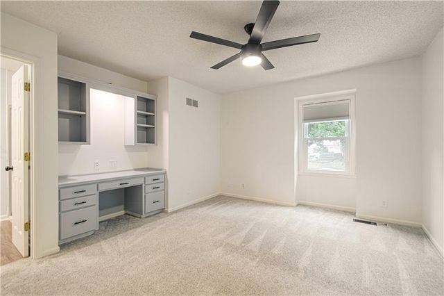 13723 W 75th Place, Lenexa, KS 66216