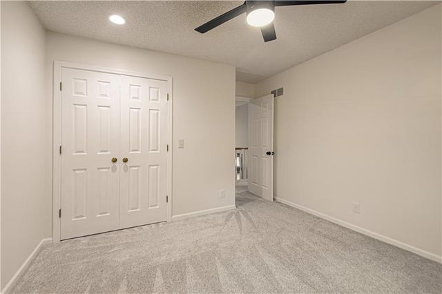 13723 W 75th Place, Lenexa, KS 66216
