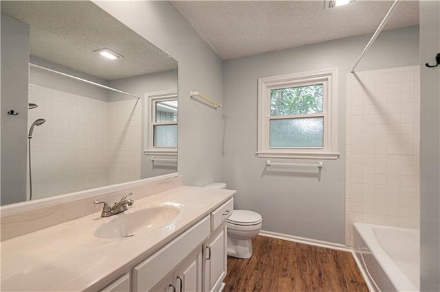 13723 W 75th Place, Lenexa, KS 66216