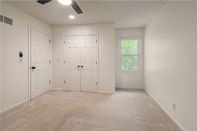 13723 W 75th Place, Lenexa, KS 66216