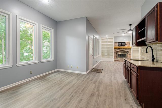 13723 W 75th Place, Lenexa, KS 66216